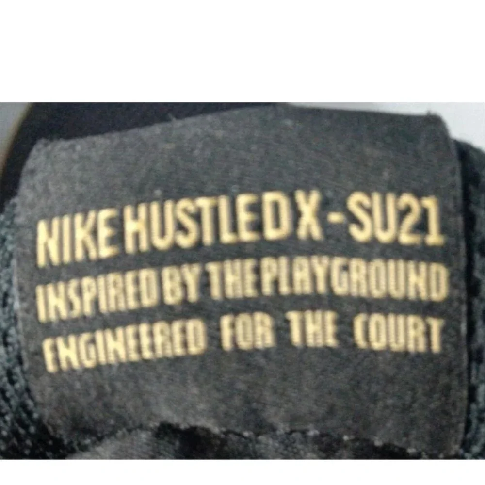 Nike Team Hustle D10 Black Metallic Gold (GS) Shoes Size 4 Y Sneakers